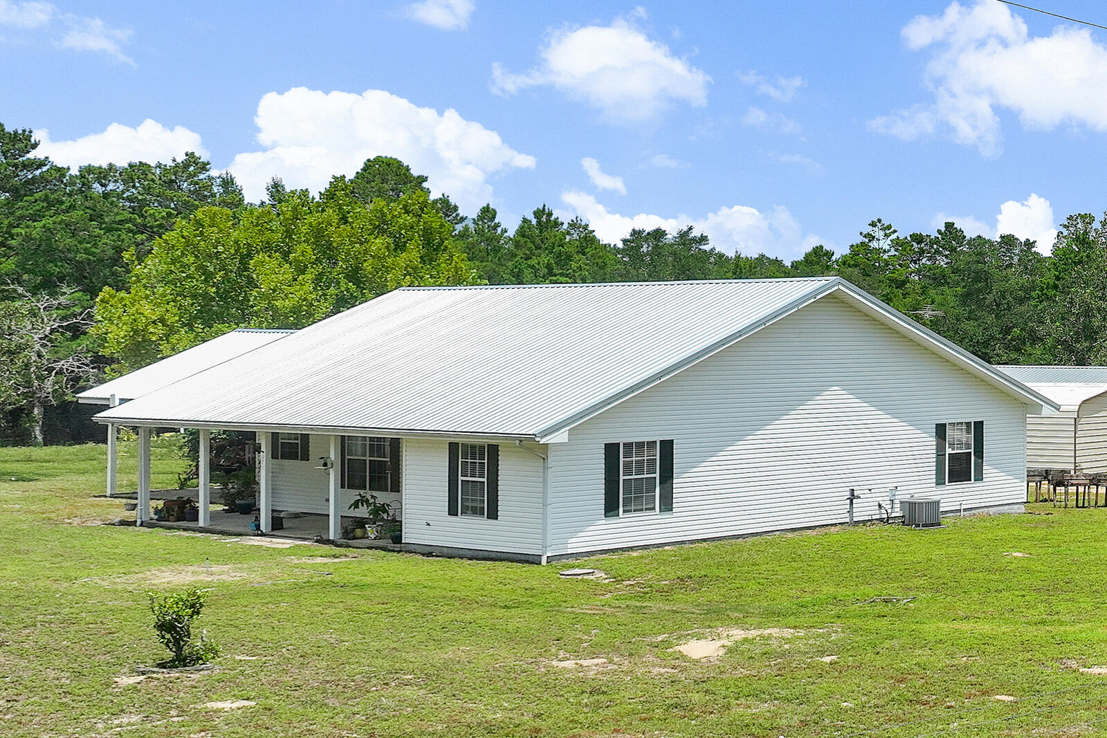 Property Photo: 675 Spring Hill Road FL 32433