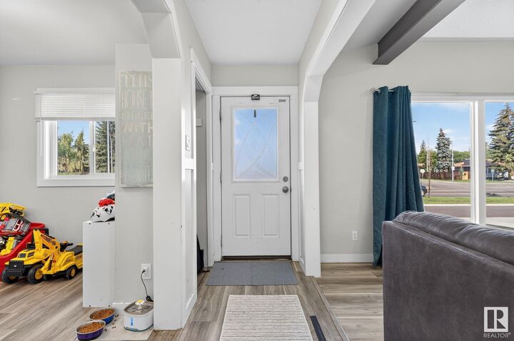 Property Photo:  9479 75 Street NW  AB T6C 4H6 