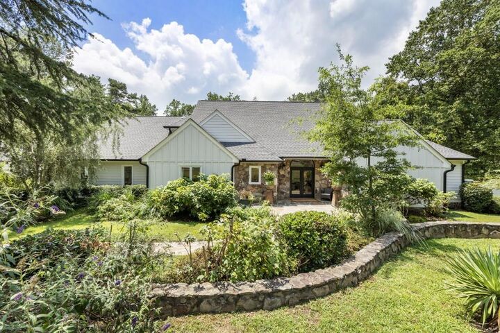 Property Photo: 1350 Keans Court GA 30075