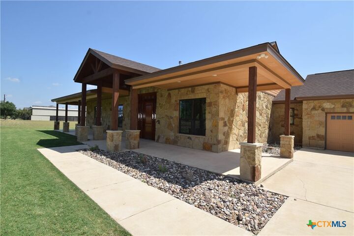 Property Photo: 2178 Southbend Road TX 76571