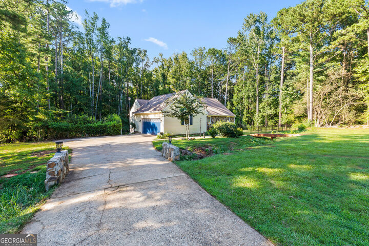 Property Photo: 175 Kingswood Drive GA 30215