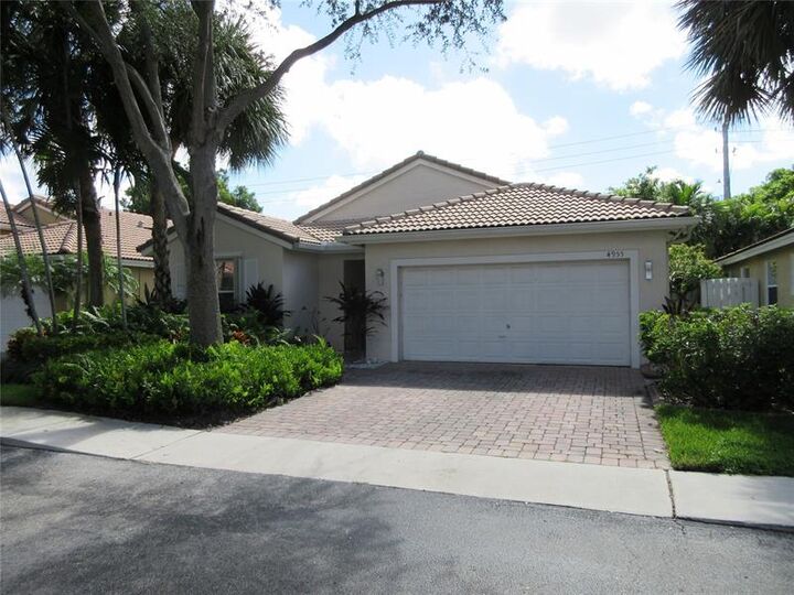 Property Photo: 4955 SW 35th Ter FL 33312