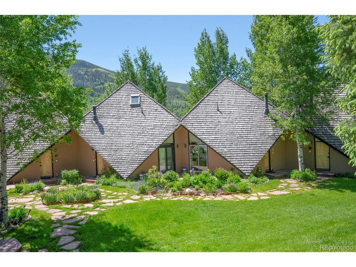Property Photo:  