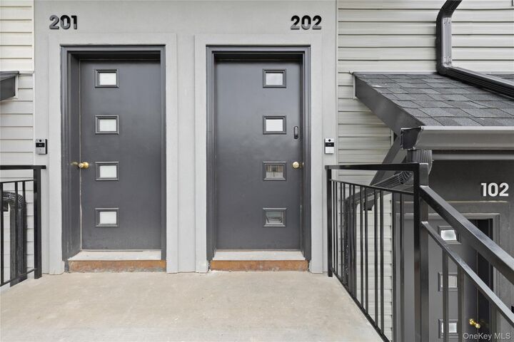 Property Photo:  15 Ridge Avenue 204  NY 10977 