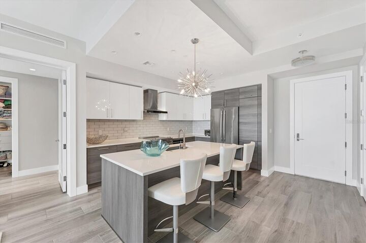 Property Photo: 111 S Pineapple Avenue 711 FL 34236
