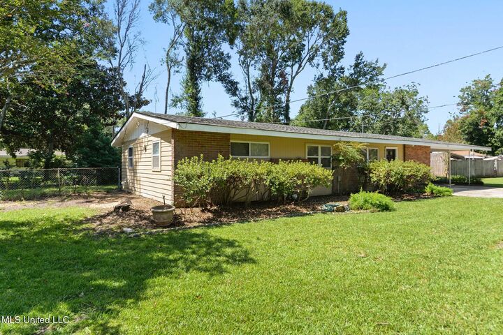 Property Photo:  1912 Woodmont Street  MS 39567 