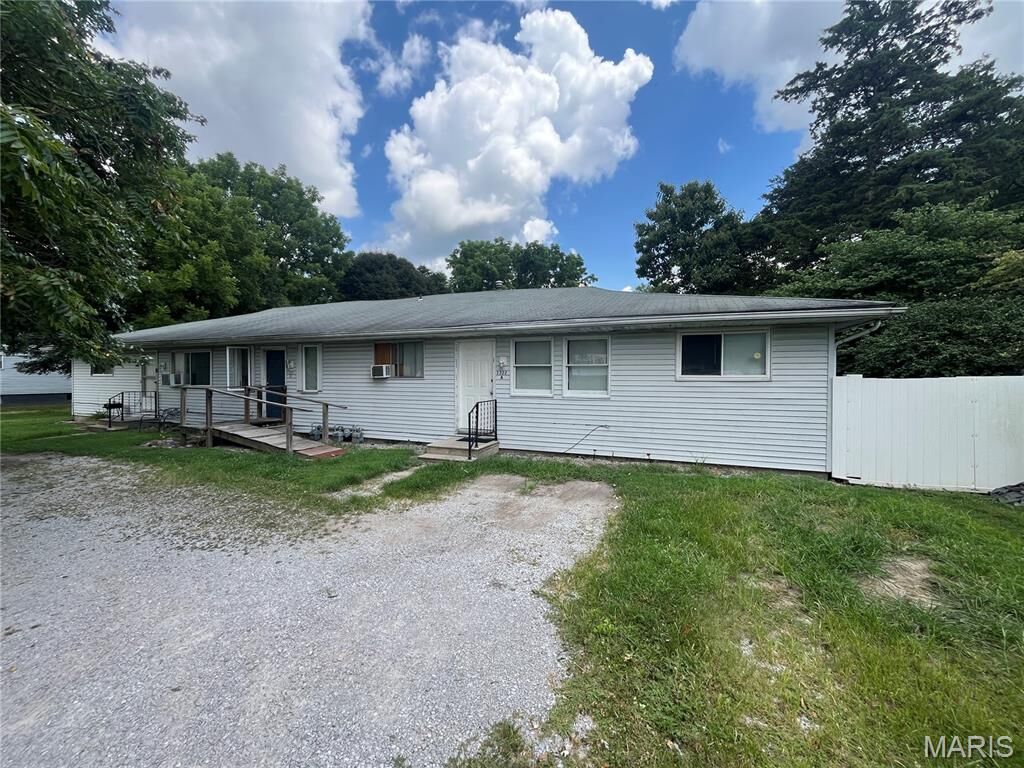 Property Photo: 1322 Leland Street IL 62234