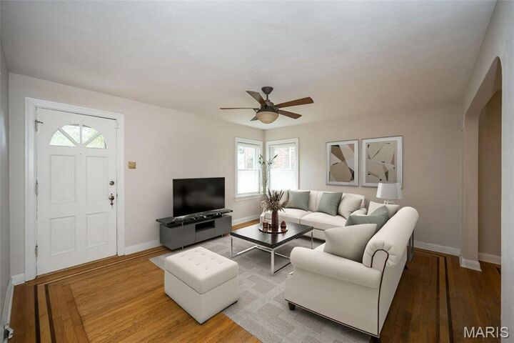 Property Photo:  7 Kings Court  MO 63135 