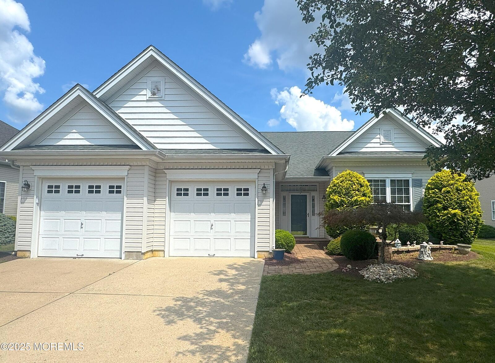 Property Photo:  8 Inverness Lane  NJ 08527 