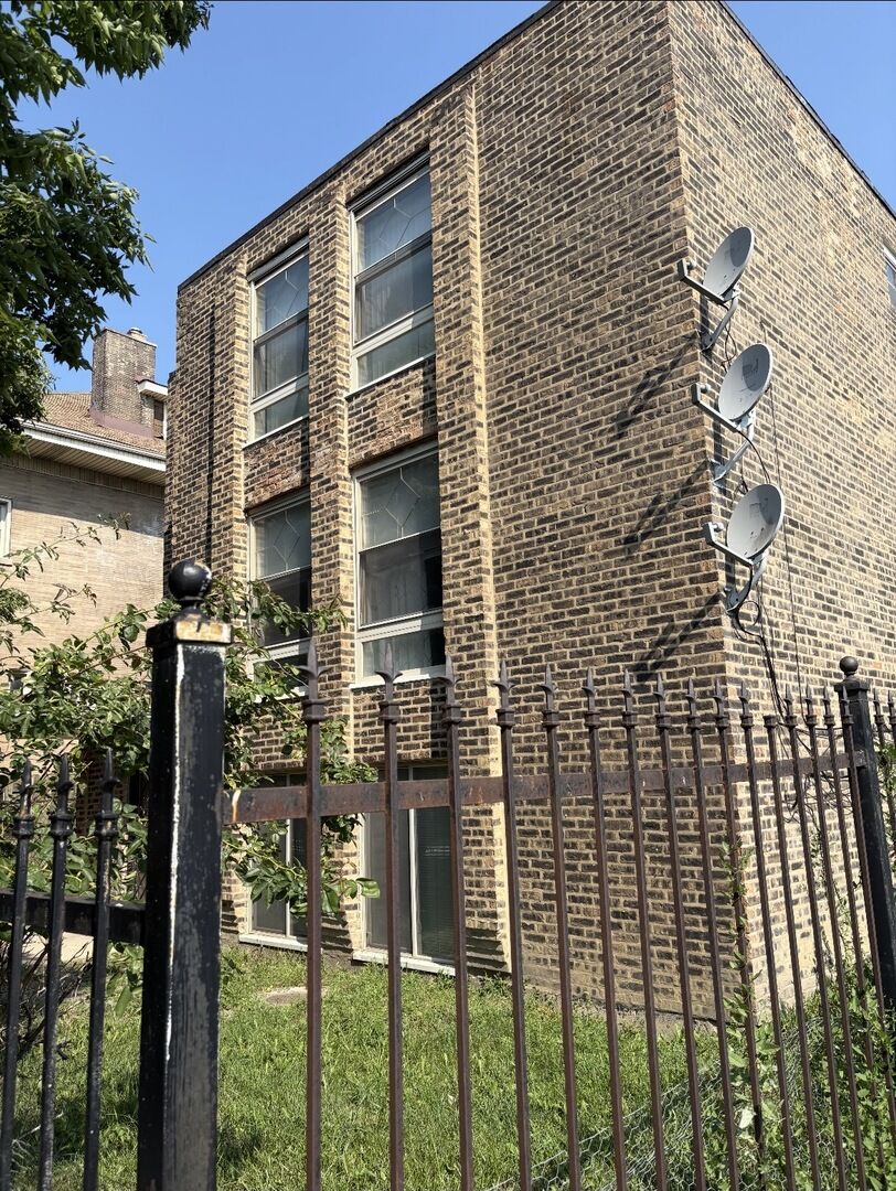 Property Photo:  3508 W Jackson Boulevard  IL 60624 