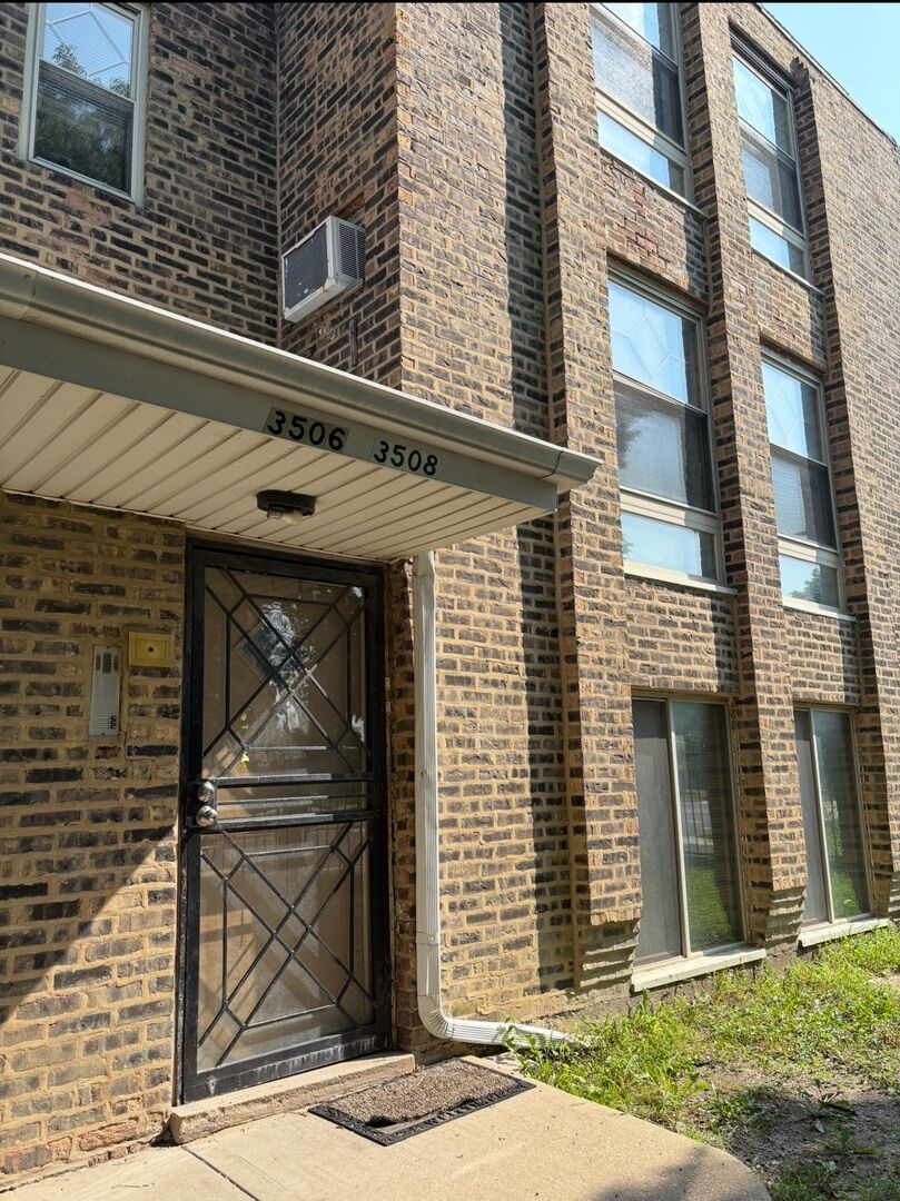 Property Photo:  3508 W Jackson Boulevard  IL 60624 