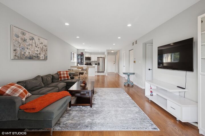 Property Photo:  2150 Sherman Avenue 4C  IL 60201 