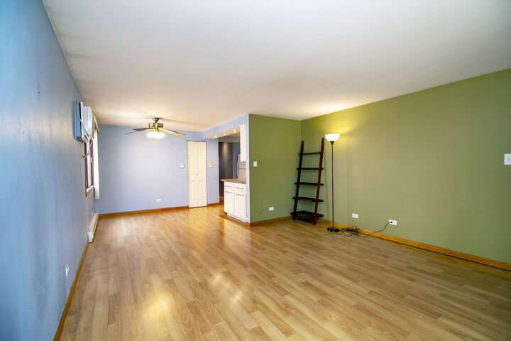 Property Photo:  6642 W 64th Place 2W  IL 60638 