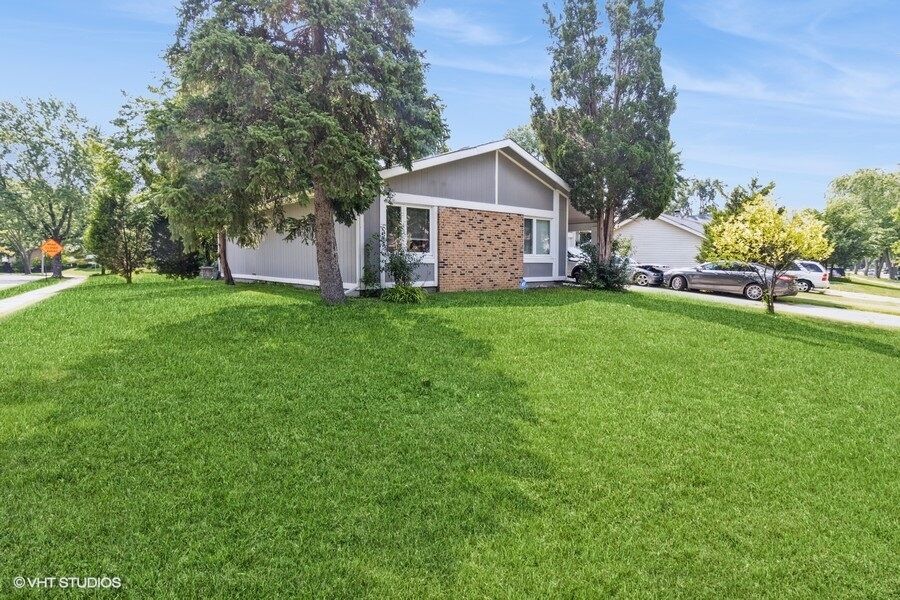Property Photo:  5775 Ring Court  IL 60133 