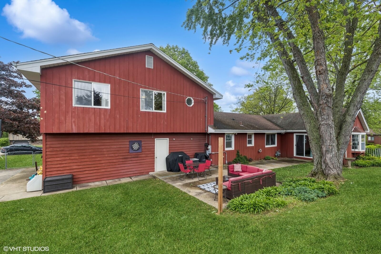 Property Photo: 1511 Lakeland Avenue IL 60050