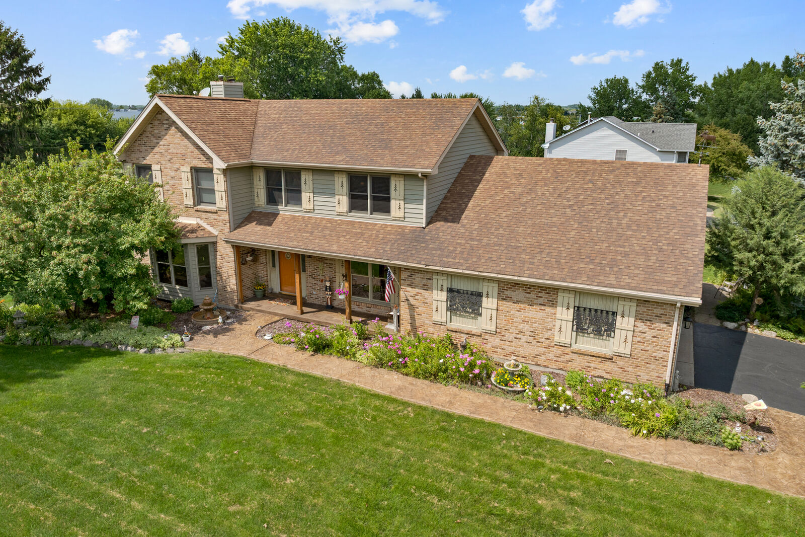 Property Photo: 404 Arrowhead Drive IL 60136