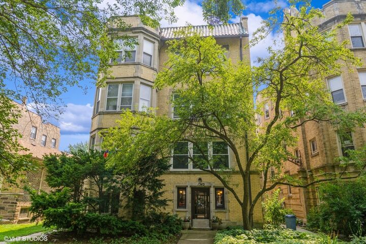 1343 W Greenleaf Avenue 3  Chicago IL 60626 photo