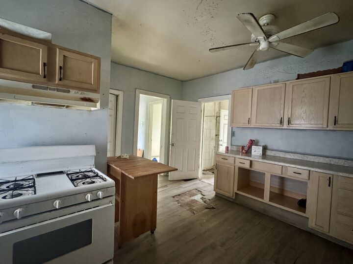 Property Photo:  721 S River Street  IL 60506 