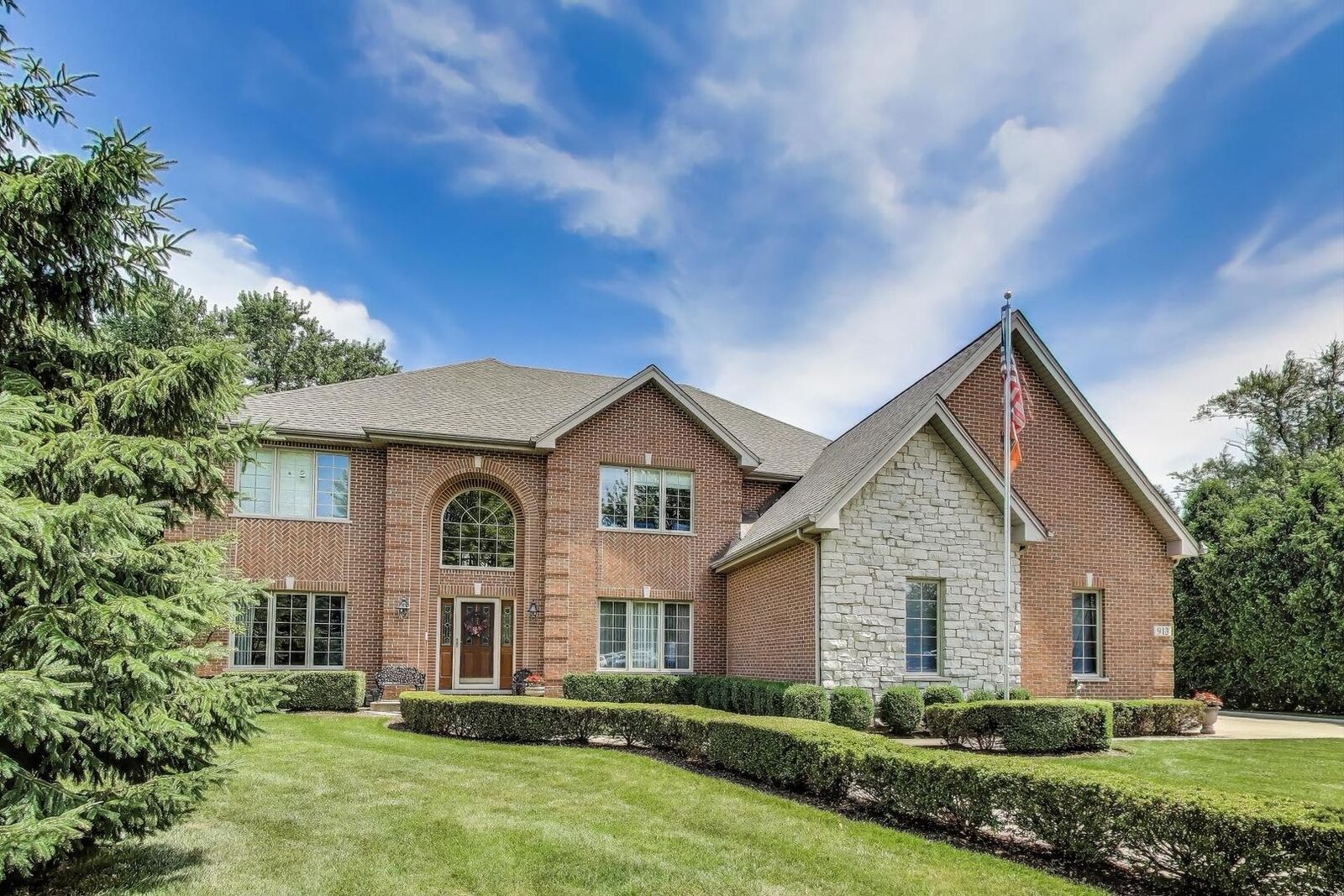 Property Photo: 913 S Dryden Place IL 60005