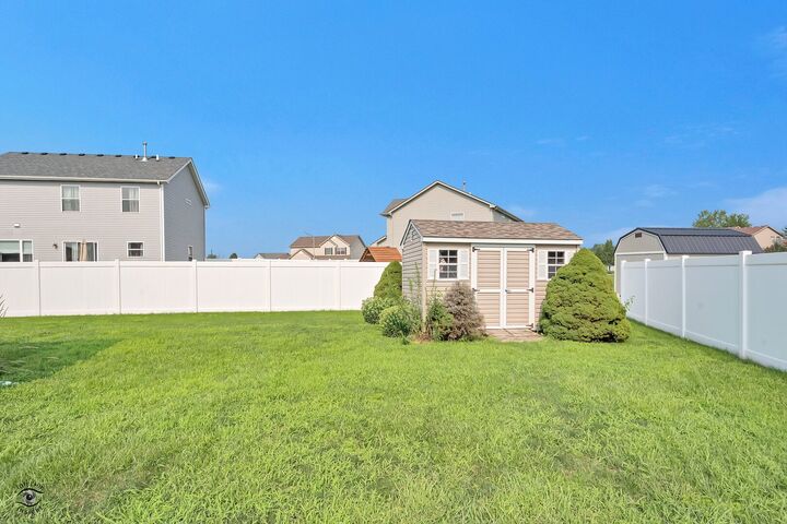 Property Photo:  402 Harper Court  IL 60950 