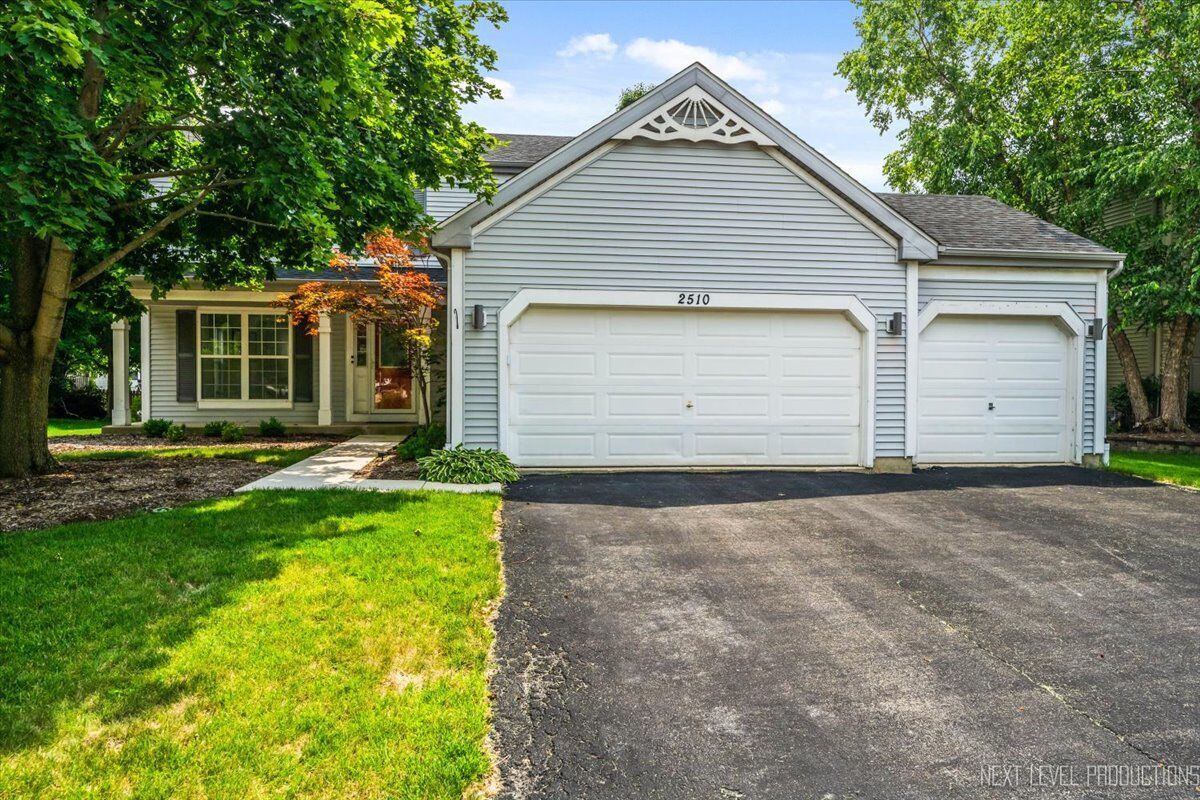 Property Photo:  2510 Little Creek Lane  IL 60506 