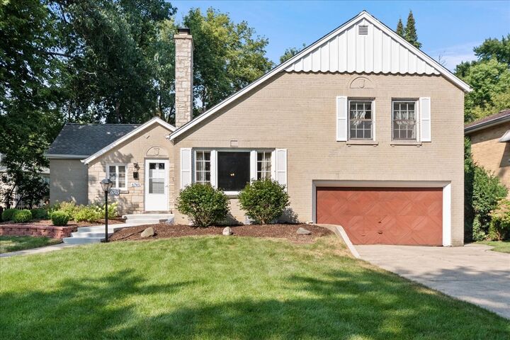 6745 N Leoti Avenue  Chicago IL 60646 photo