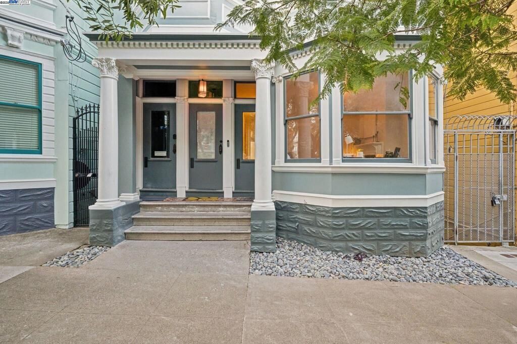 Property Photo: 67 Walter St CA 94114