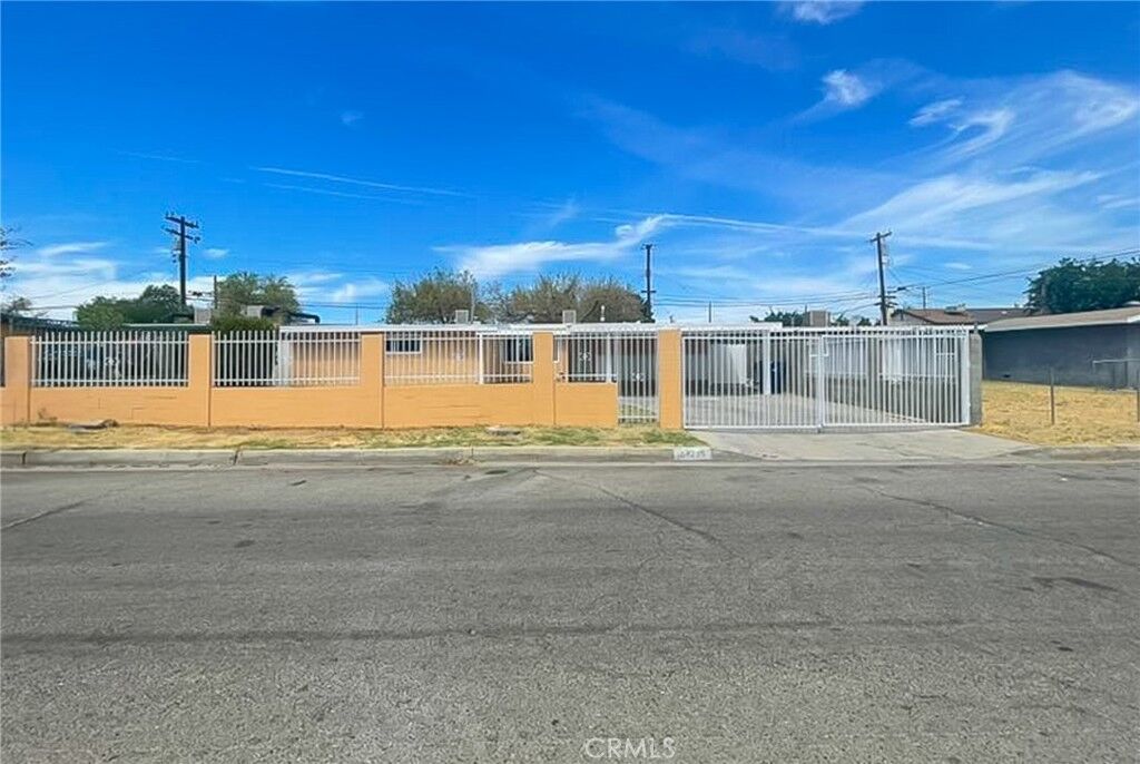 Property Photo: 44739 3rd Street E CA 93535