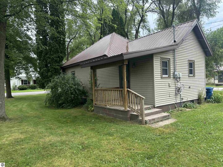 Property Photo:  316 Floyd Street  MI 48618 
