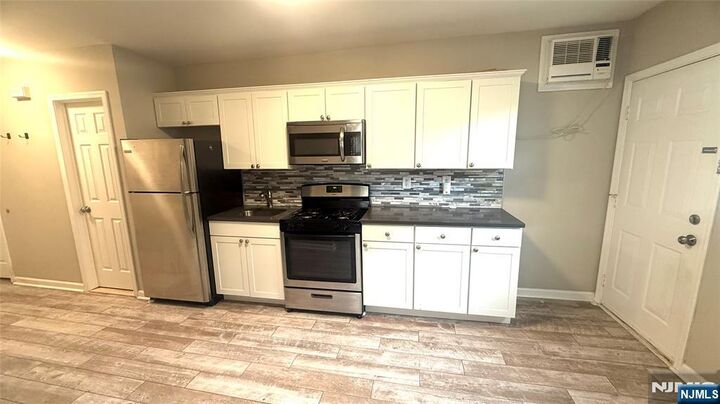 Property Photo:  122 Clinton Place 1  NJ 07073 