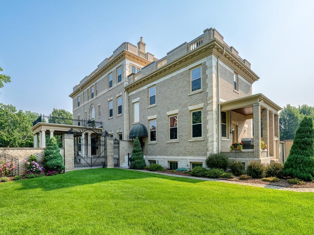 Property Photo: 808 Summit Avenue 3 MN 55105