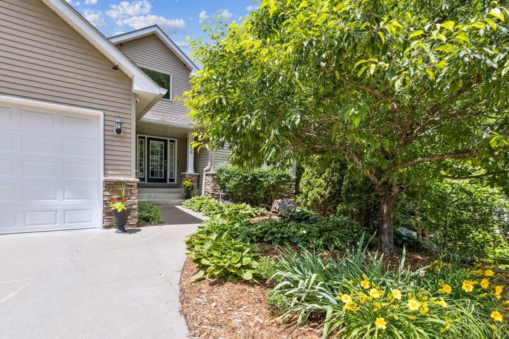 Property Photo:  315 Russell Lane  MN 55356 