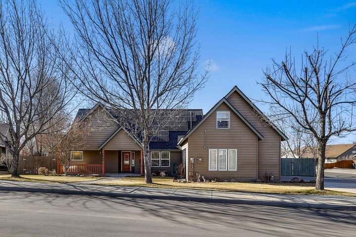 Property Photo:  2335 NW 21st Court  OR 97756 
