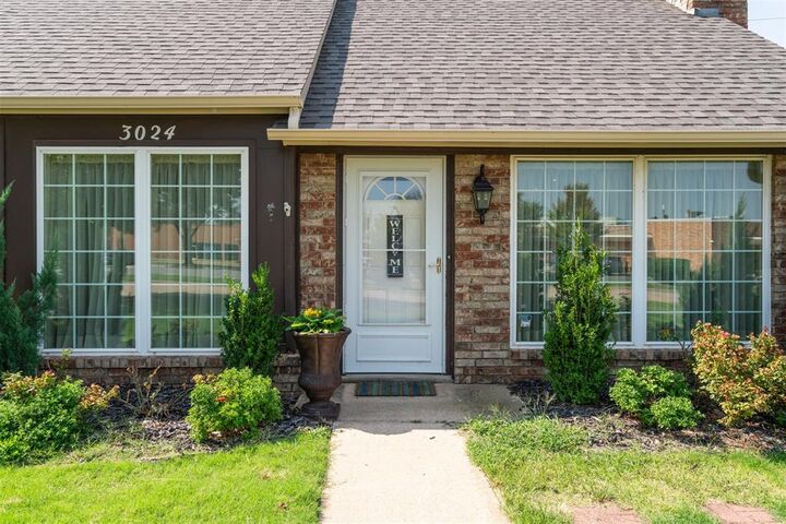 Property Photo:  3024 Rosewood Lane  OK 73120 
