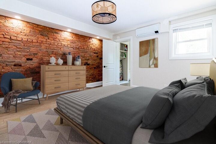 Property Photo:  246 King Street W 2  ON L8P 1A9 