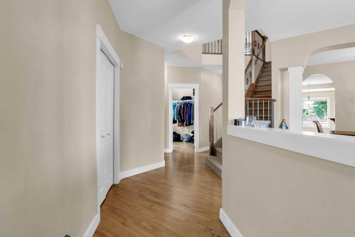 Photo de la propriété: 68 Elmont Court SW AB T3H 5Z8