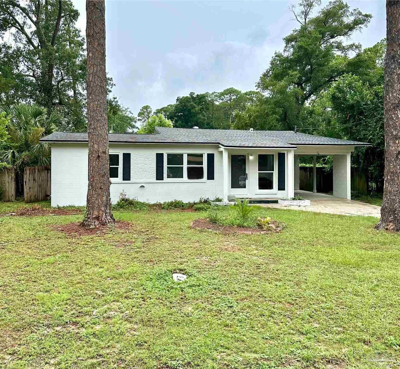 Property Photo: 196 Highland Dr FL 32503