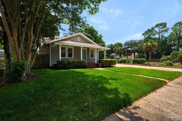 Property Photo: 10 N G St FL 32502