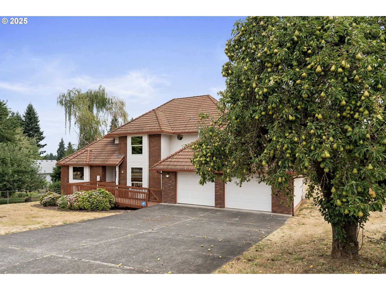 Property Photo:  5007 NW Franklin St  WA 98663 