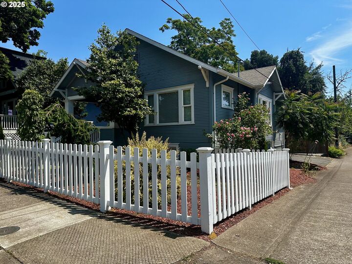 Property Photo:  244 14th St  OR 97301 