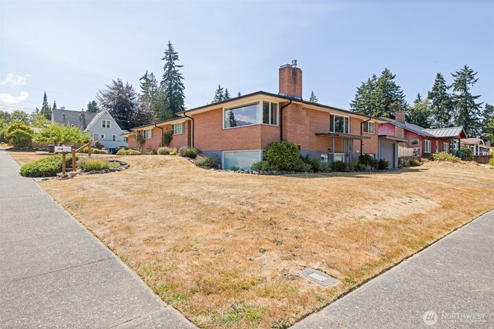 Property Photo:  1404 S Cherry Street  WA 98362 