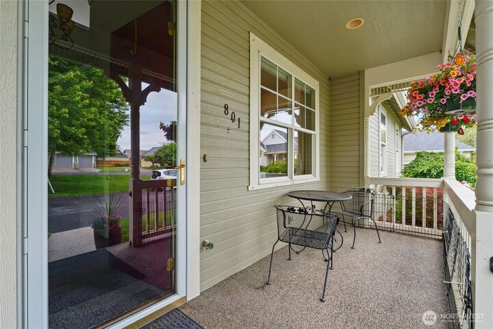 Property Photo:  801 SE Larkspur Place  WA 99324 
