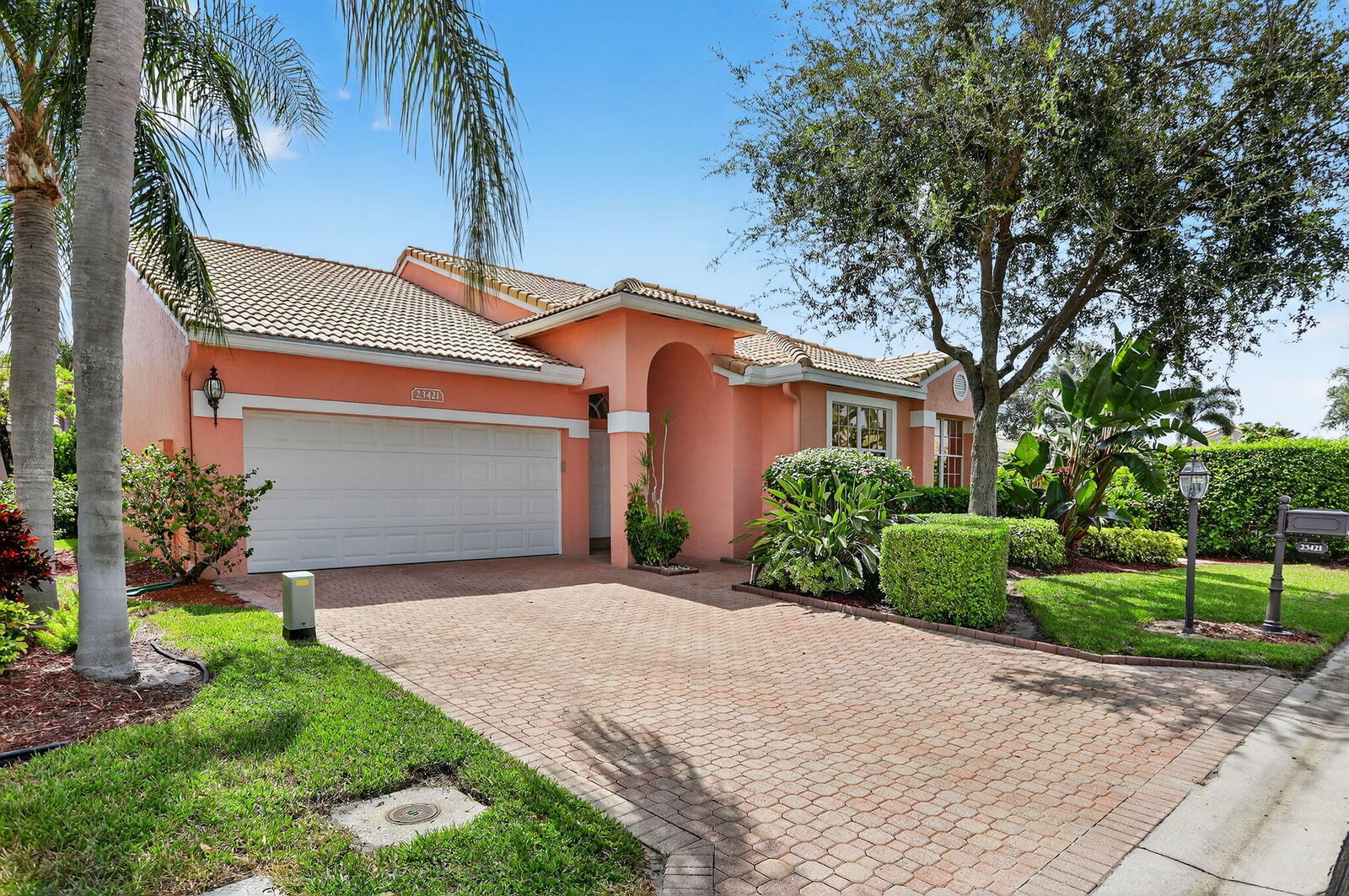 Property Photo: 23421 Torre Circle FL 33433