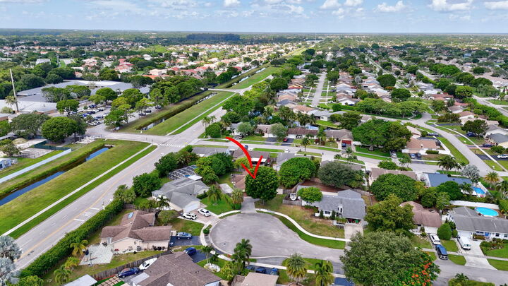 Property Photo:  8930 Saddlecreek Drive  FL 33496 
