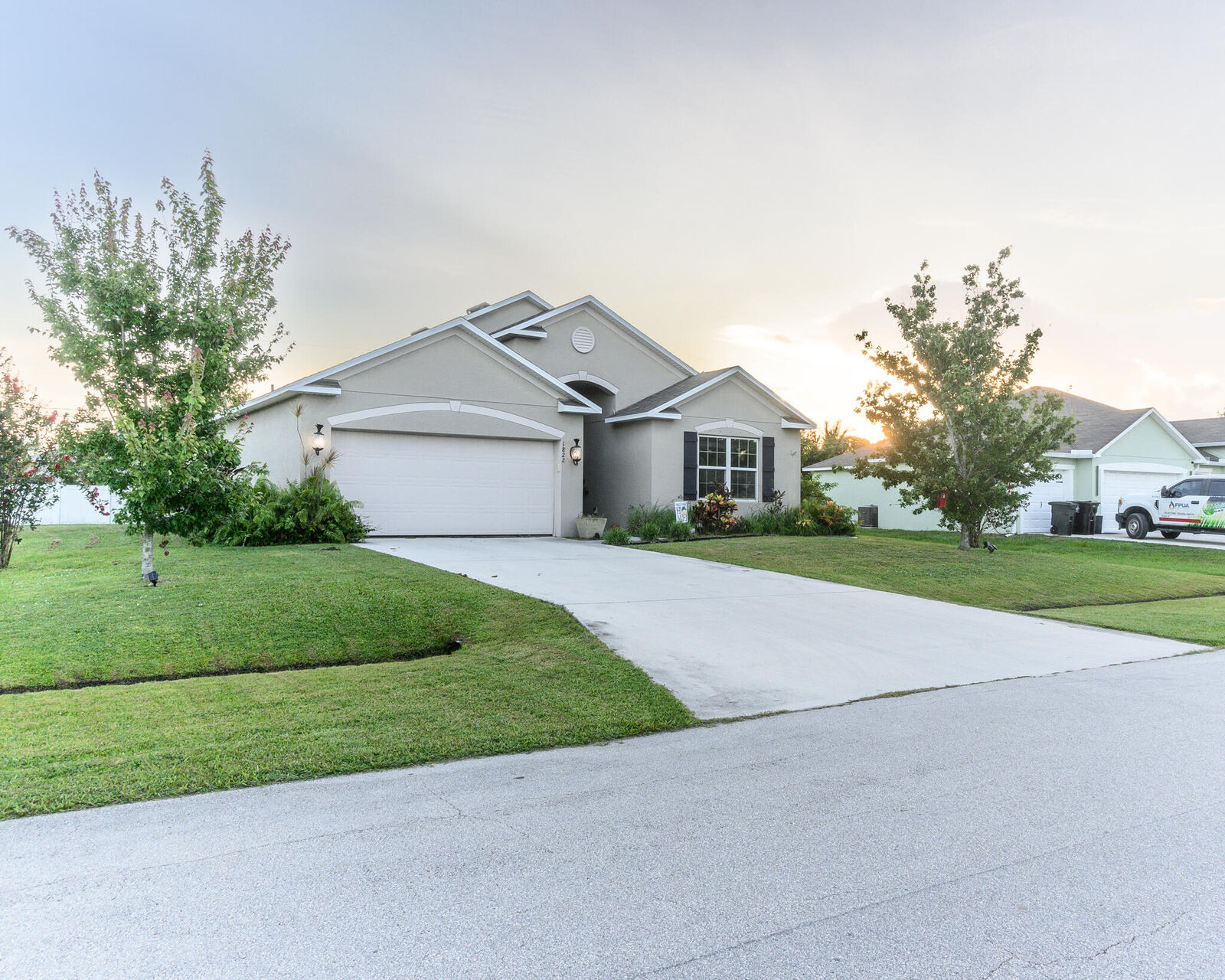 Property Photo:  1822 SW Hampshire Lane  FL 34953 