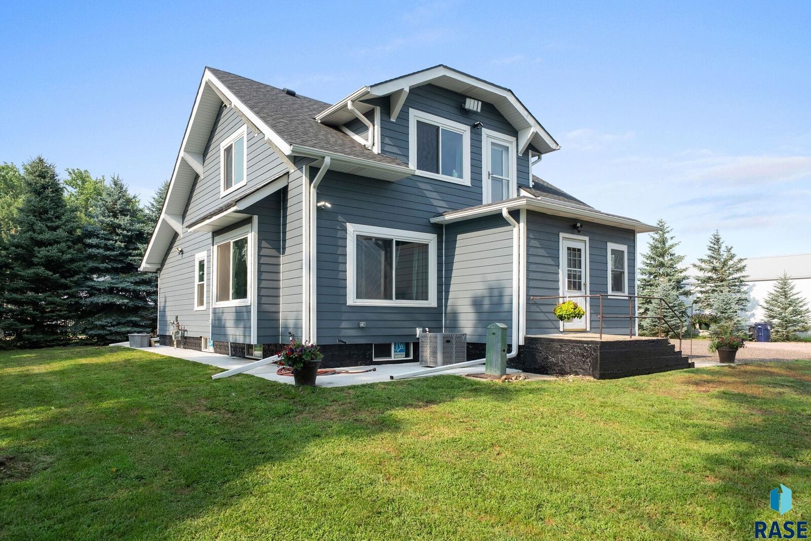 Property Photo: 111 Maple St SD 57047