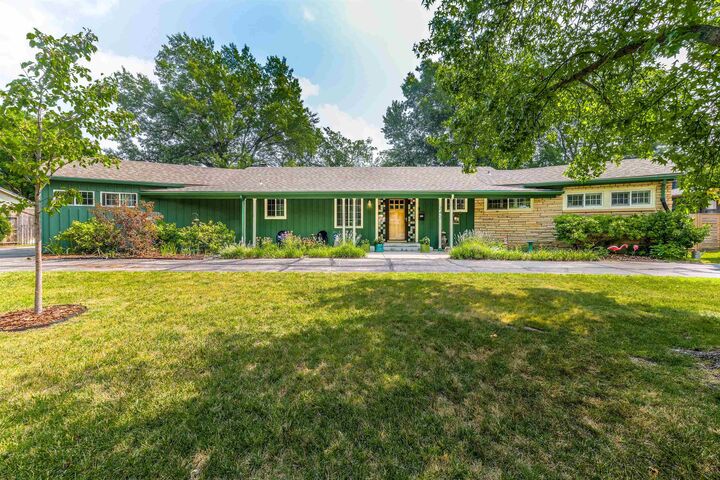 242 S Courtleigh Dr  Wichita KS 67218 photo