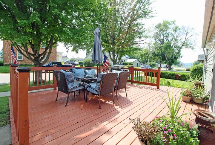 Property Photo: 910 Willow Street WI 53577