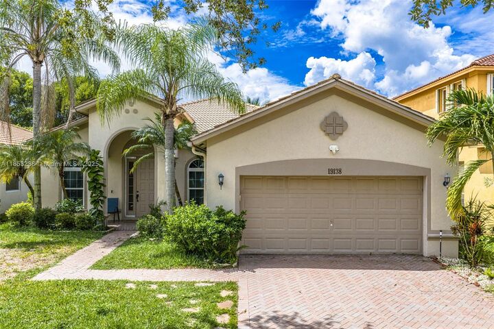Property Photo: 19138 Stonebrook St FL 33332