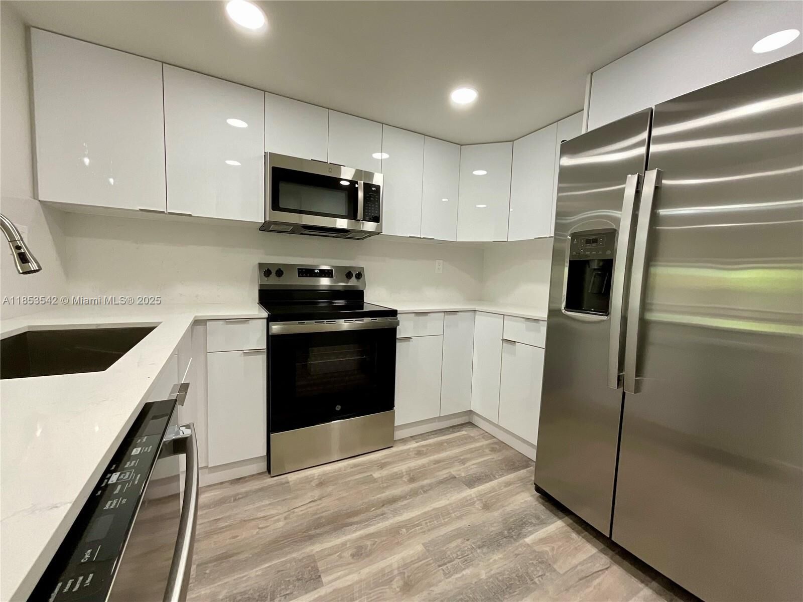 Property Photo: 11281 SW 88th St 215K FL 33176